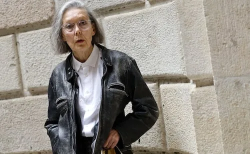 La voz indócil de Anne Carson se resiste a cualquier encasillamiento