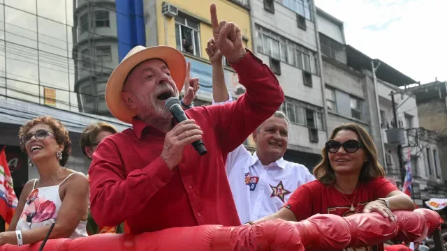 Eleições no Brasil. Emigrantes lutam pela "virada" na segunda volta