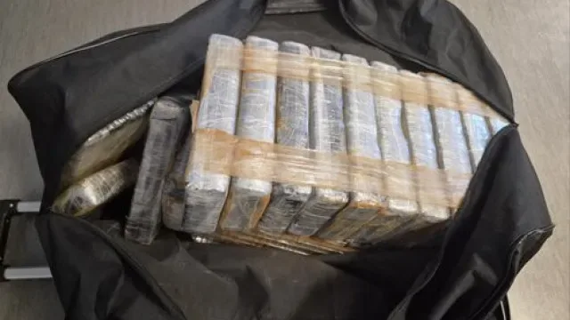 Apanhados pela PJ no aeroporto: Traziam 342 mil doses de cocaína