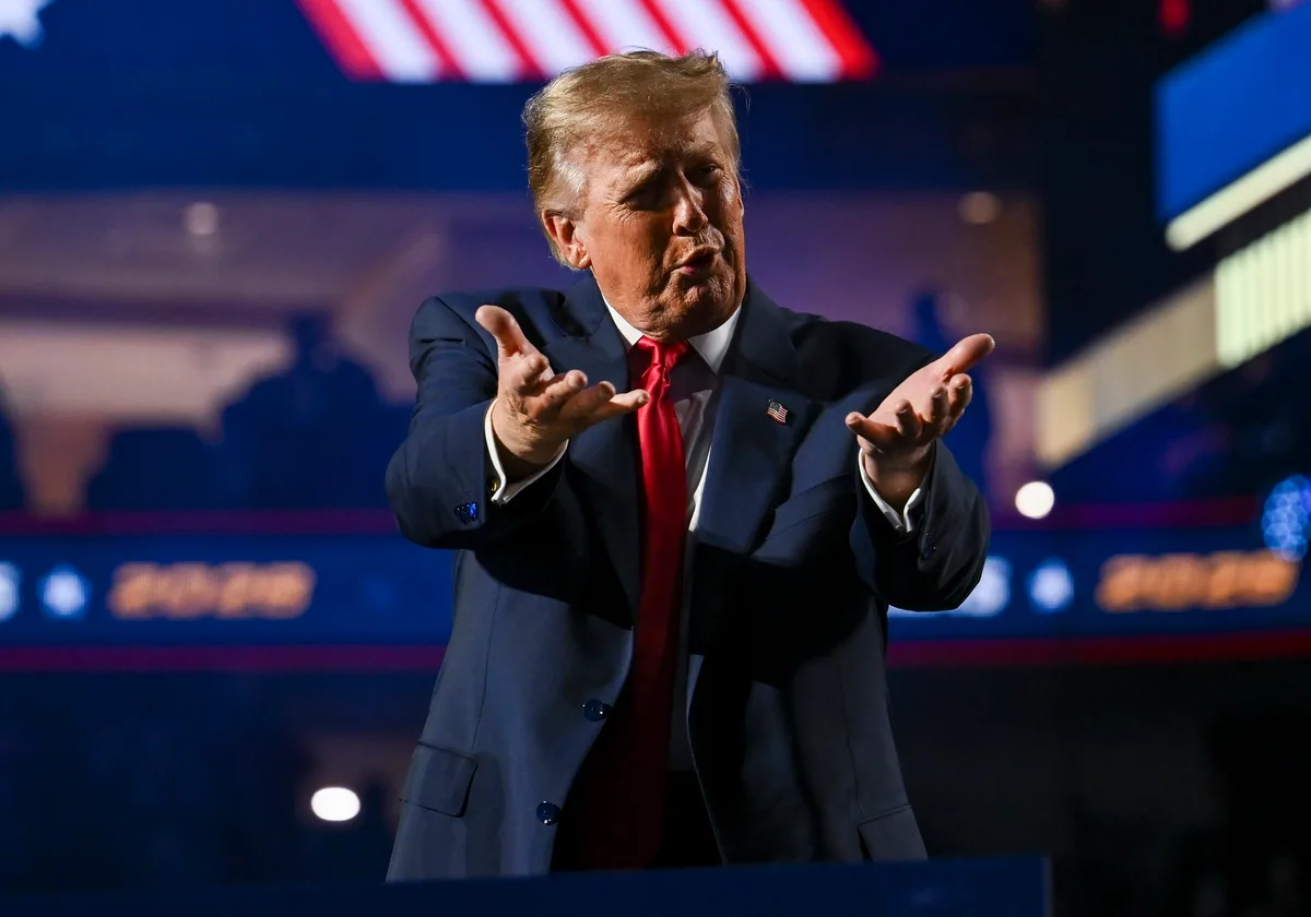 Trump cierra una convención republicana descafeinada haciendo entonar a los asistentes un juramento de lealtad "al mejor presidente de la historia"