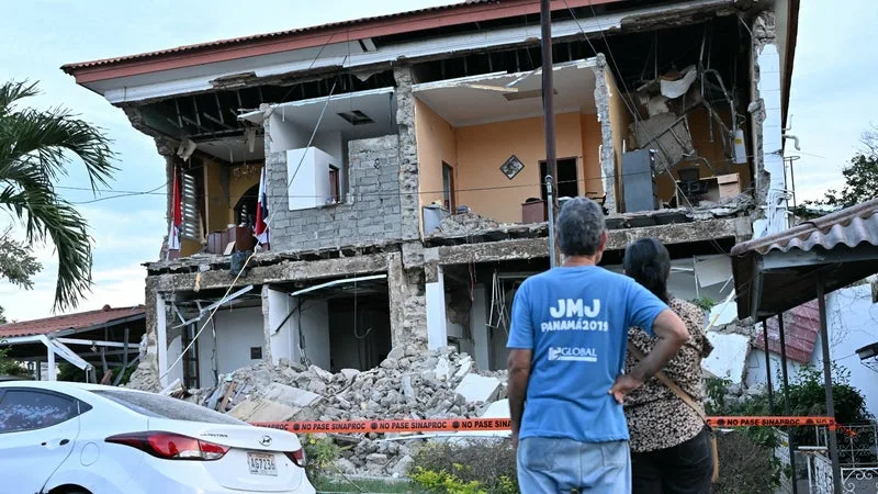 Cathédrale endommagée, routes effondrées... Les images impressionnantes des dégâts au Panama après un puissant séisme