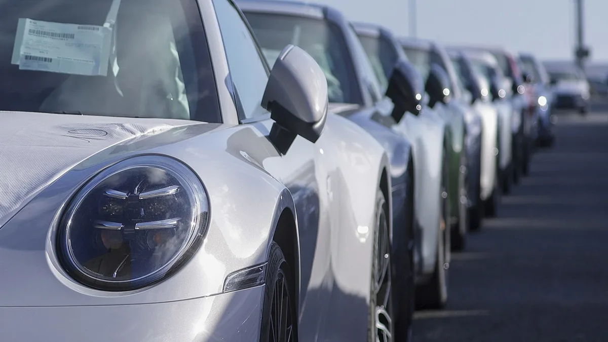Porsche aposta em carros mais caros para recuperar lucros