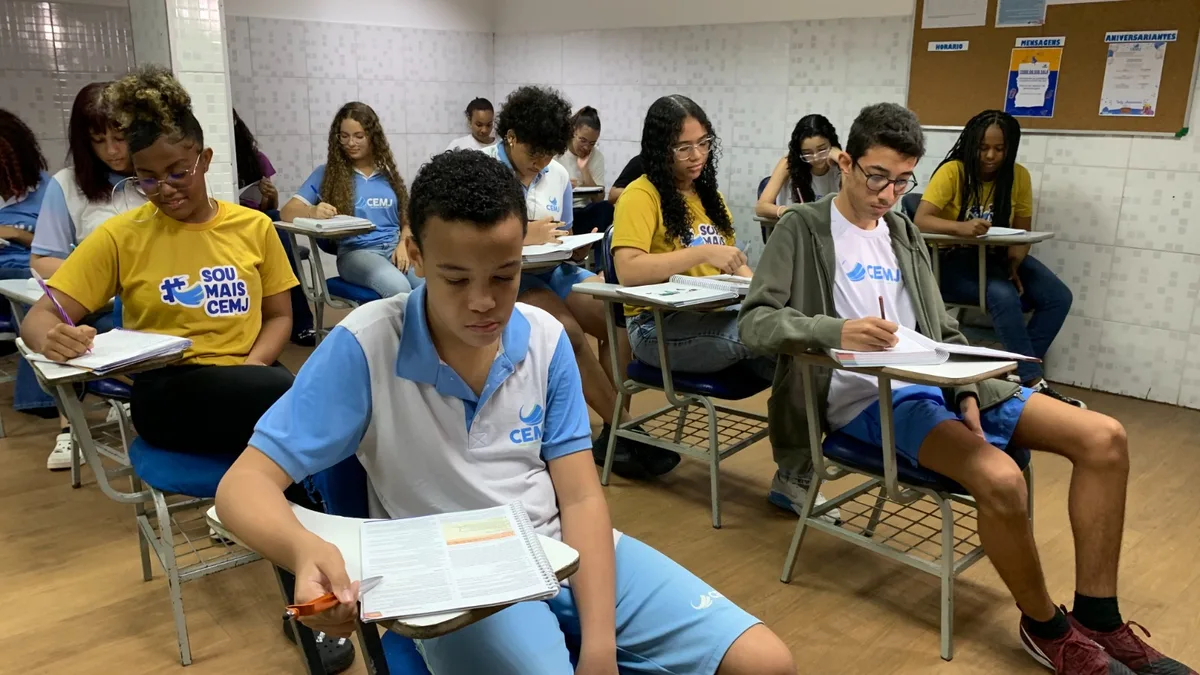 Projeto prepara estudantes para reta final do Enem em Salvador