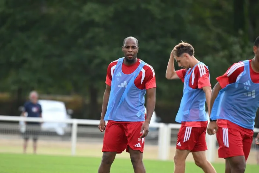 « Il va falloir être patient » : encore en rodage au Mans, Djibril Sidibé ne devrait pas débuter la rencontre de Ligue 1 contre Brest