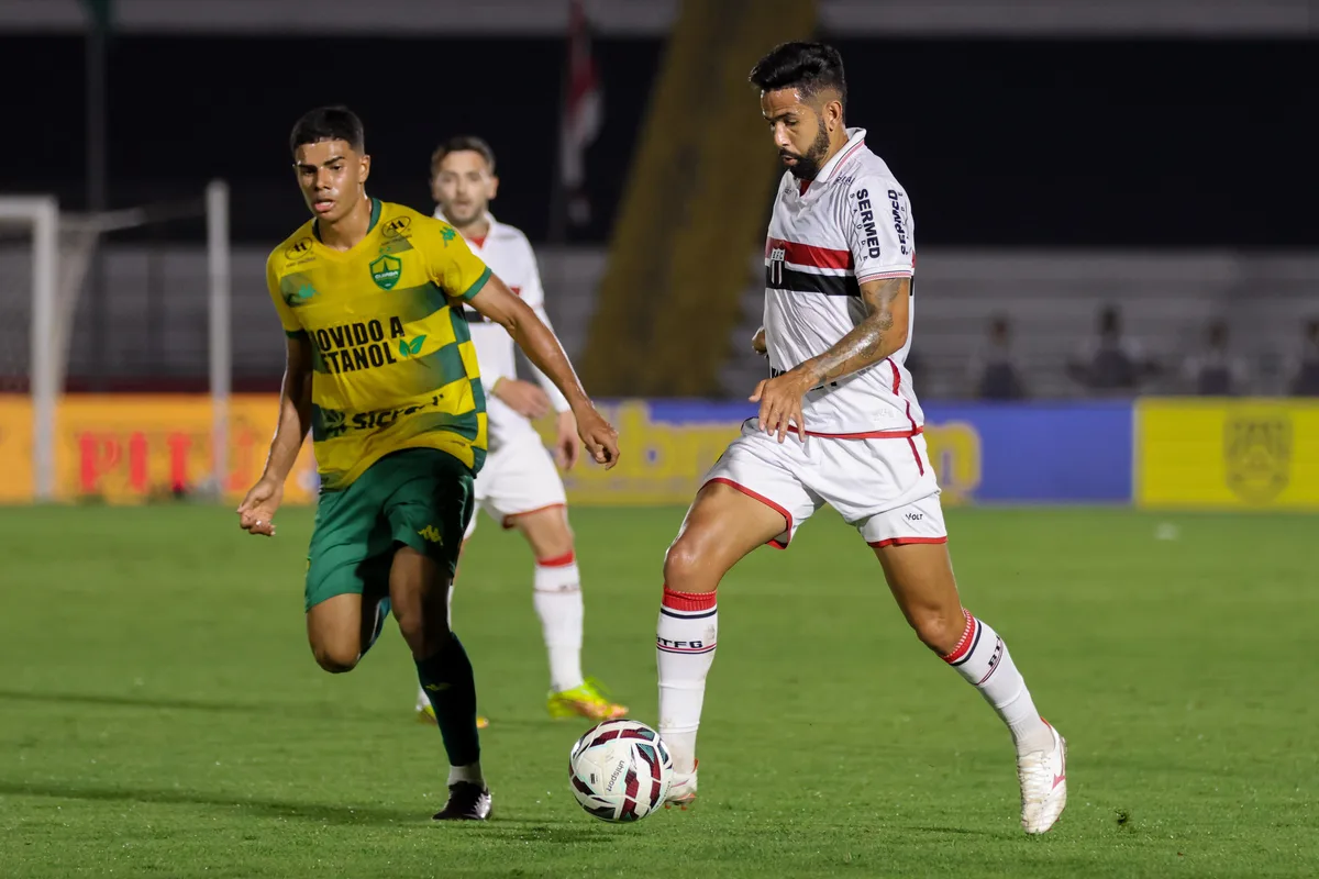 Lateral de volta a estreia de reforço: Botafogo-SP tem novas opções na Série B