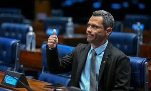 MG: em propaganda no rádio, Cleitinho mira custo de vida; Patrus, experiência