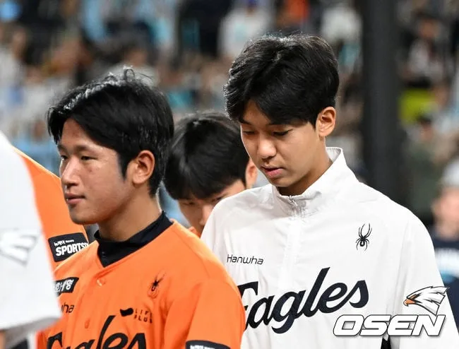 [사진]고개 숙인 황준서