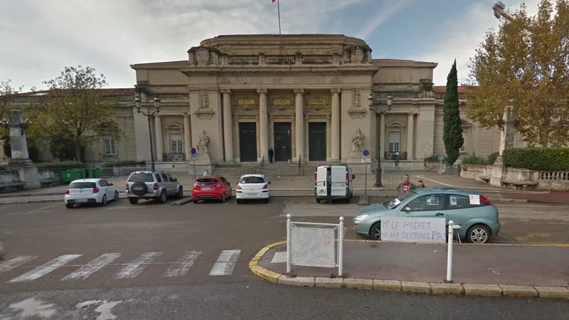 Un garçon de 12 ans circulant en trottinette électrique meurt en percutant "violemment" un poteau à Toulon