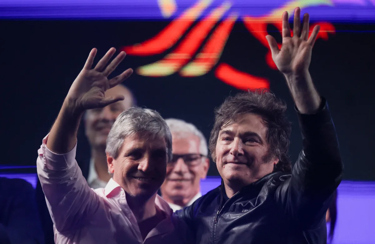 El Gobierno ensaya leves gestos, rendido en el altar de la micro