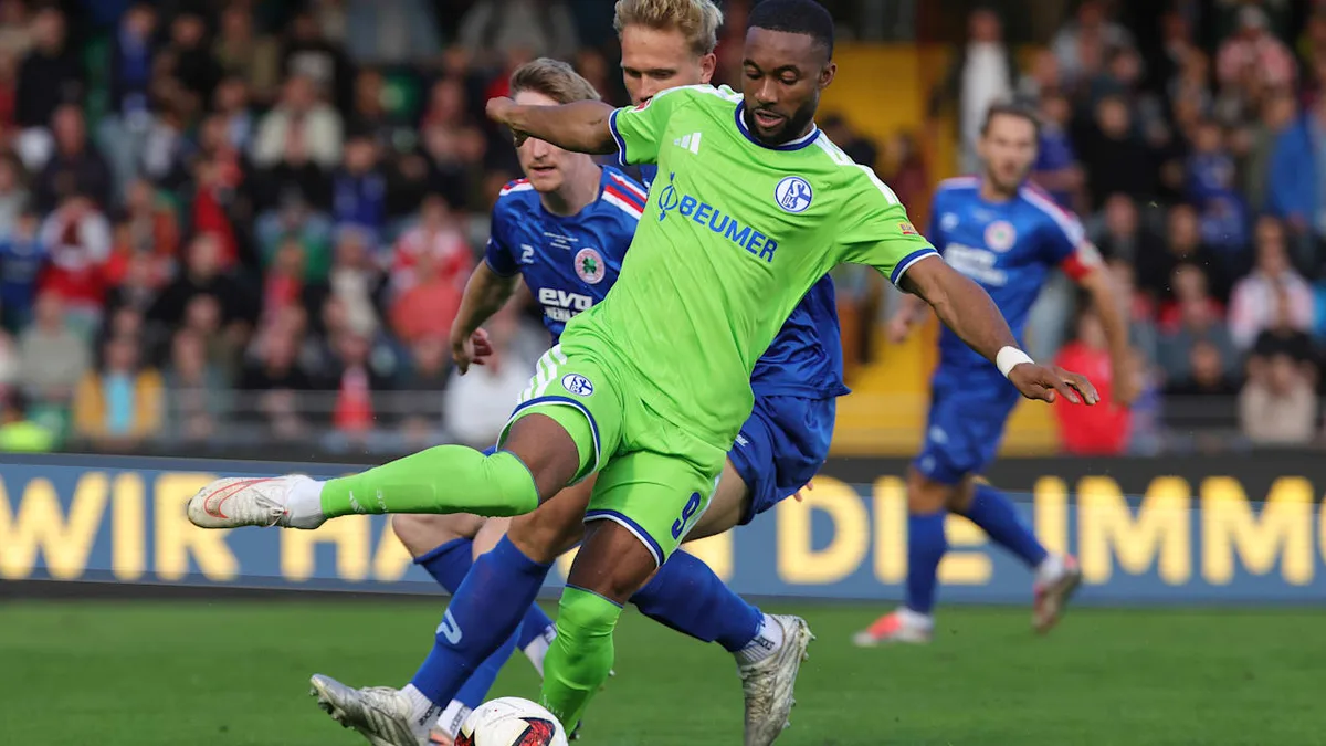 Nach drei Horror-Pleiten - Schalke hofft auf Testspiel-Sylla