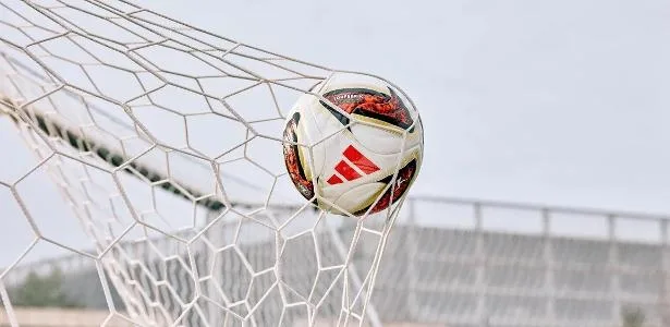 'Dói um pouco': Nova bola não passa em 'teste' e gera críticas na Alemanha