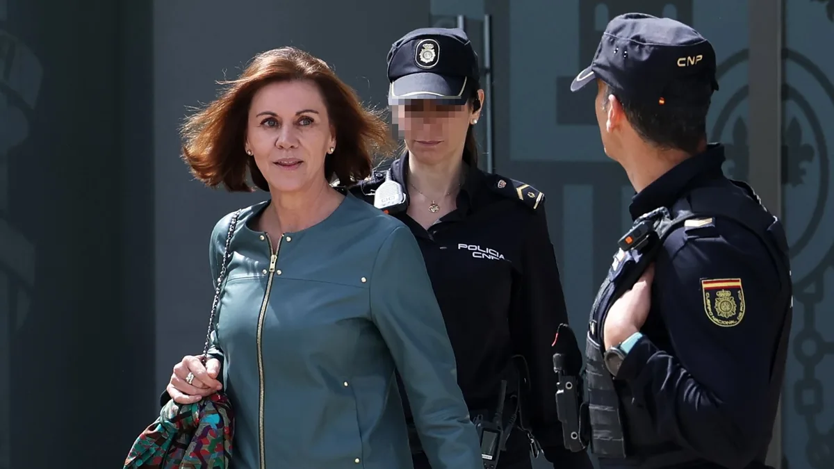 Un nuevo informe de la Policía conecta los audios de Cospedal con los diarios de Villarejo