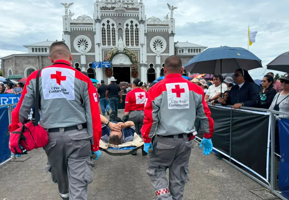 Costa Rica comprará 40 ambulancias para Bomberos y destinará USD 3.2 millones a la Cruz Roja