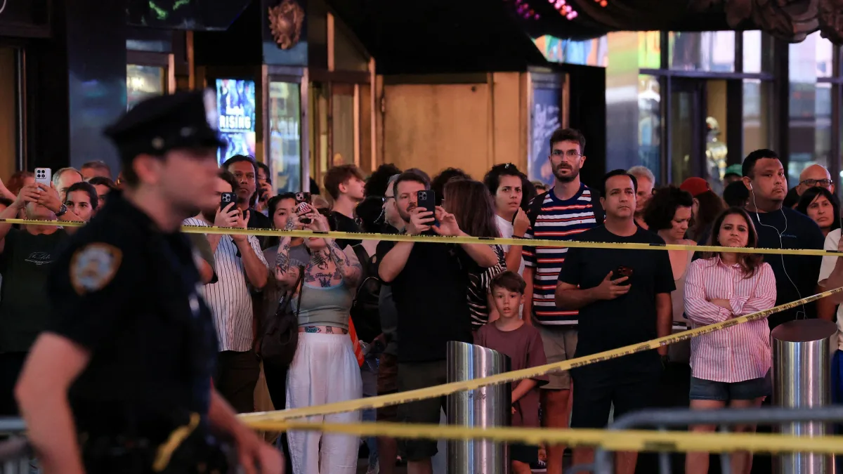 Täterin erschossen: Frau ersticht Passantin auf New Yorker Times Square