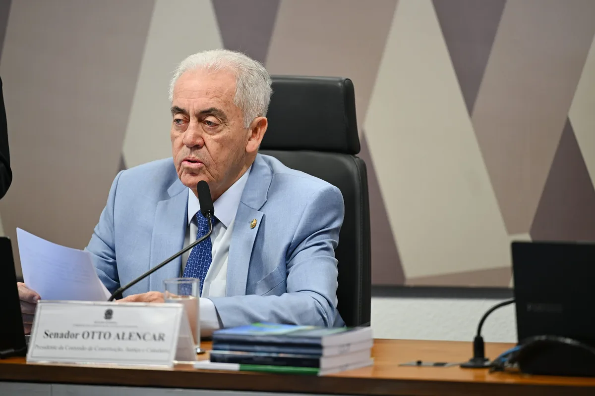 Mesmo com aprovação na CCJ, votação da PEC do fim da escala 6×1 no plenário ainda é incerta
