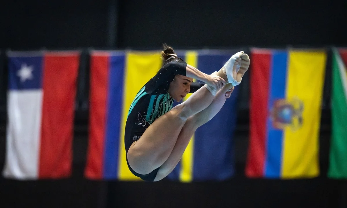 Camilla Lopes dá show no trampolim e fecha Sula com três medalhas de ouro