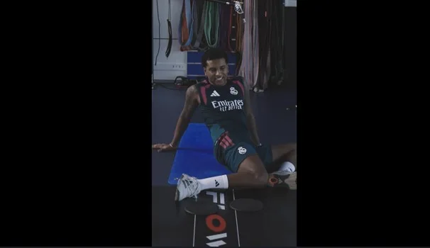 Rodrygo intensifica recuperação de lesão e está perto de iniciar atividades em campo; veja