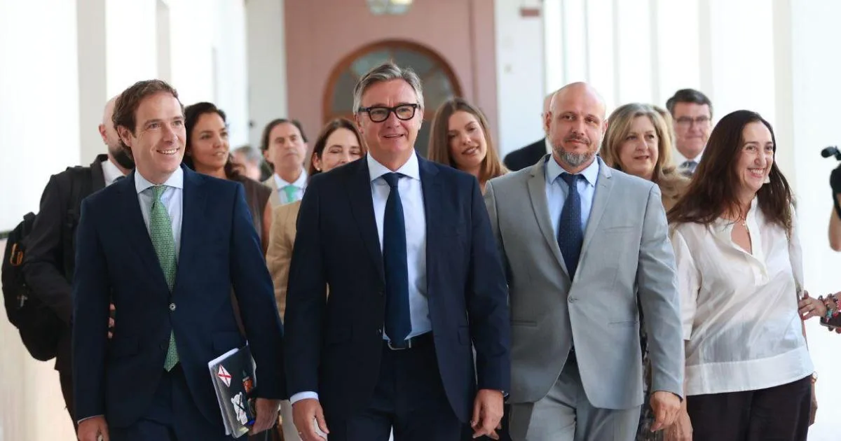 El silencio de Vox en Andalucía durante el incendio de Niebla (Huelva): la Mezquita en Sevilla y la inmigración coparon su agenda