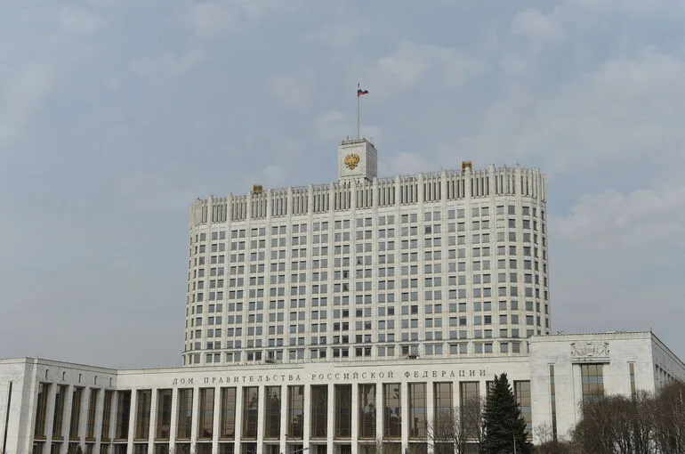 Кабмин разрешил управлять грузовиками и автобусами людям без ноги или руки
