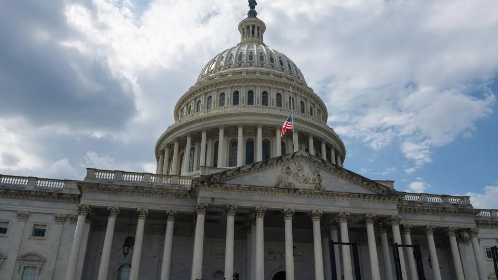 États-Unis: à deux mois des midterms, la relative influence des candidats de la gauche radicale