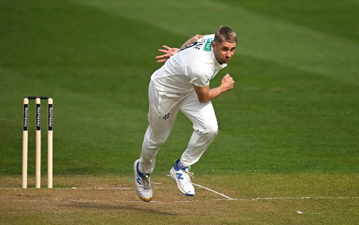 Olly Stone ten-for rumbles Surrey as Notts send title warning