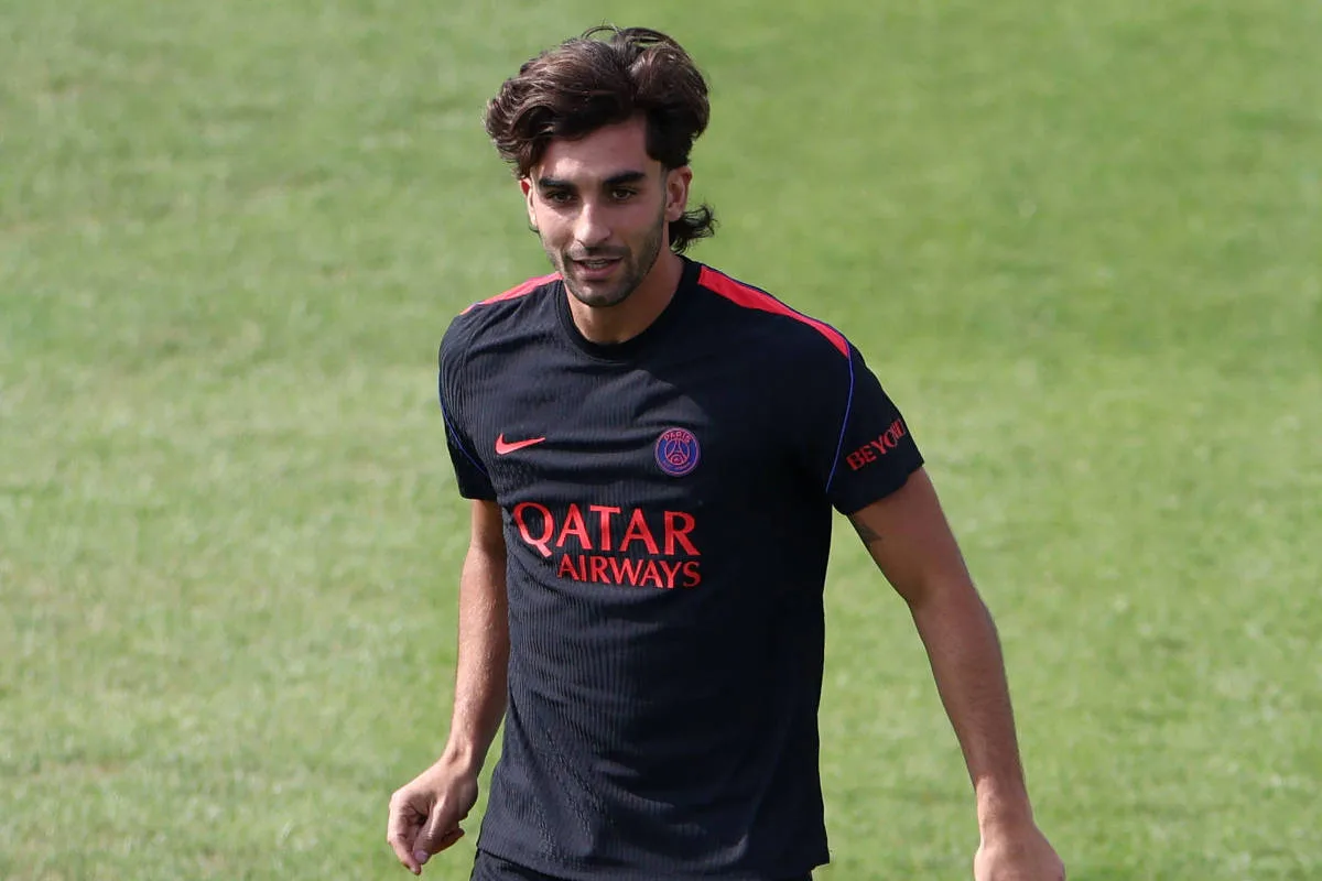 Ferran Torres, autor do gol do título da Espanha na Copa, assina com o PSG