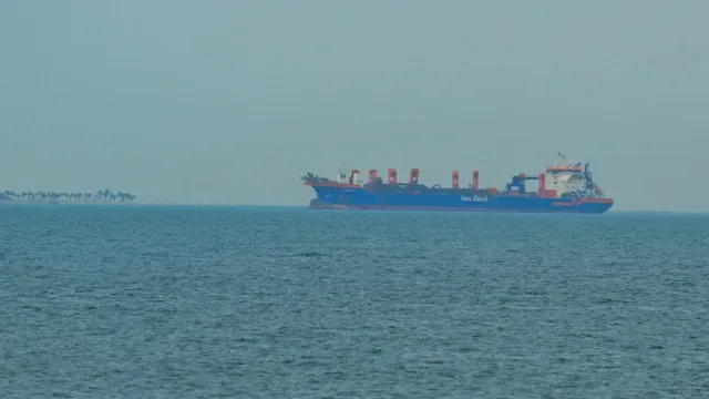 Estados Unidos bloqueiam passagem de 75 navios no estreito de Ormuz