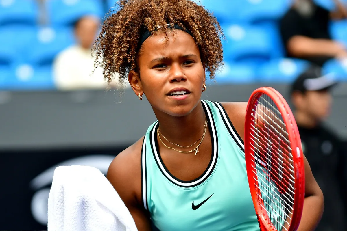 Em duelo de jovens, Victoria Barros perde para sérvia na estreia do SP Open