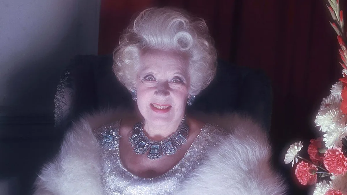 Barbara Cartland, la gran ausente: qué pasó con las obras de la escritora más vendida después de Shakespeare y Agatha Christie