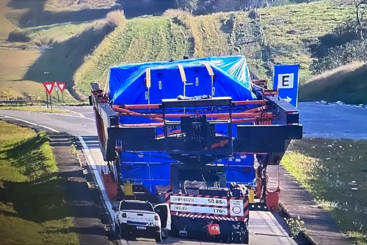 Transporte de carga de 517 toneladas terá operação especial e interdições na Tamoios
