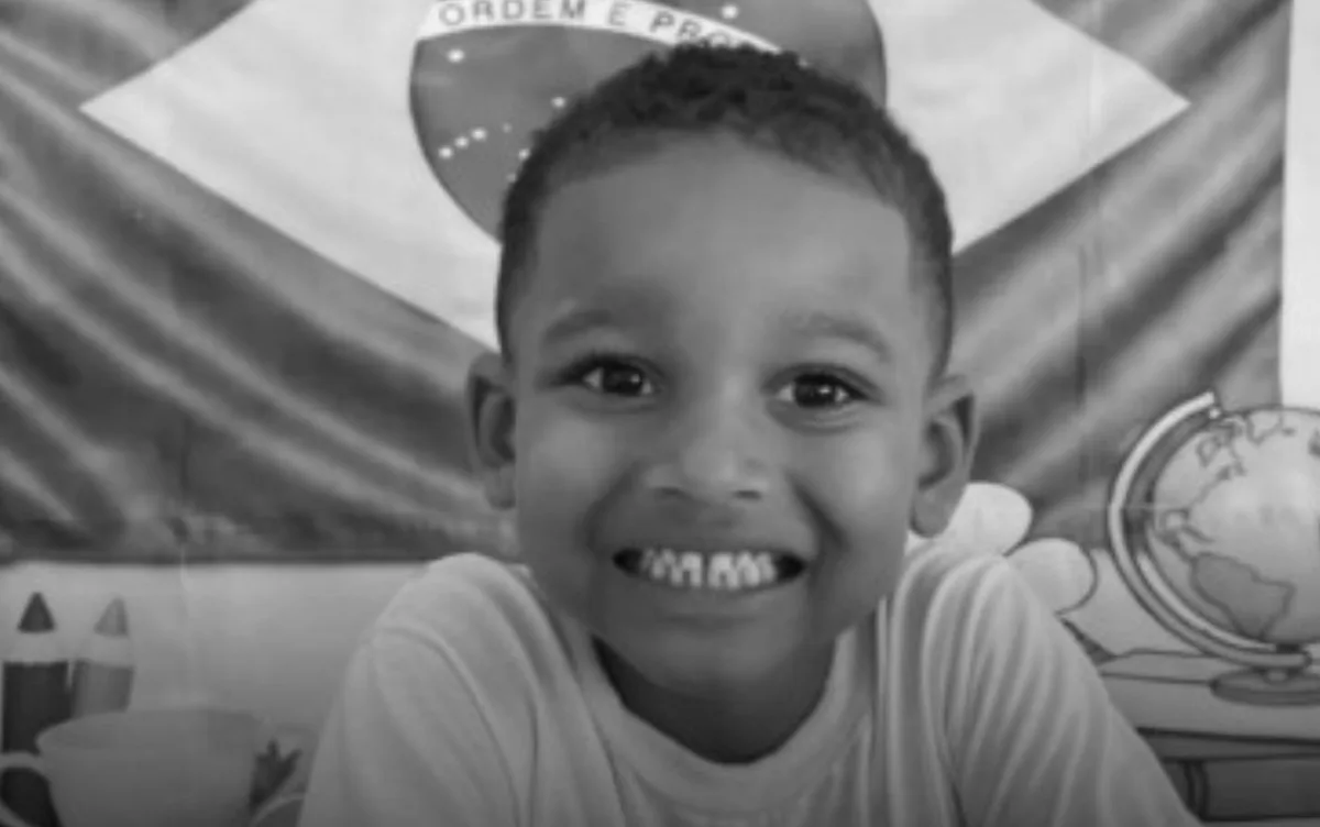 Menino de 4 anos morre após ser atropelado por carro enquanto brincava na porta de casa na Bahia