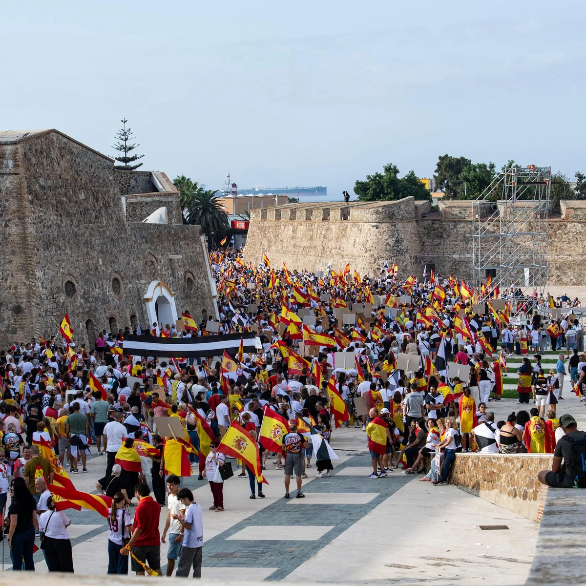 Spanische Exklave - Tausende Menschen demonstrieren in Ceuta gegen Regierung
