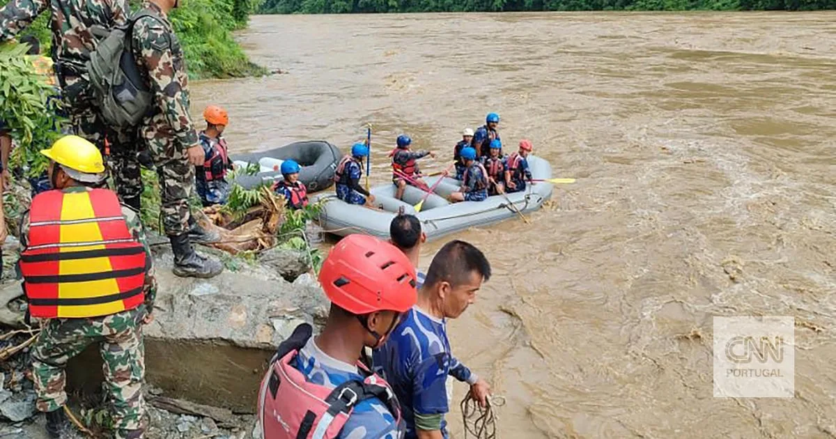 Nova atualização eleva total de mortos no Nepal para 683 nos dois países