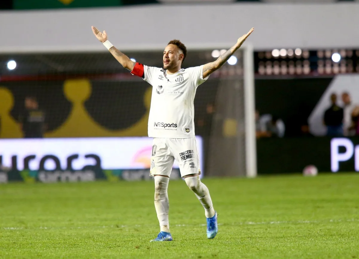 Neymar marca duas vezes de pênalti, e Santos empata com Flamengo pelo Brasileirão