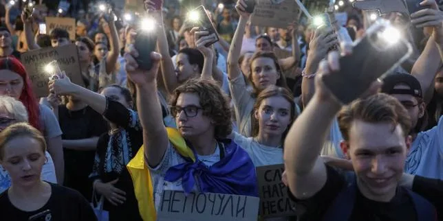 EN DIRECT, guerre en Ukraine : Volodymyr Zelensky estime qu’organiser des élections provoquerait un « tsunami » qui « fracturerait » le pays