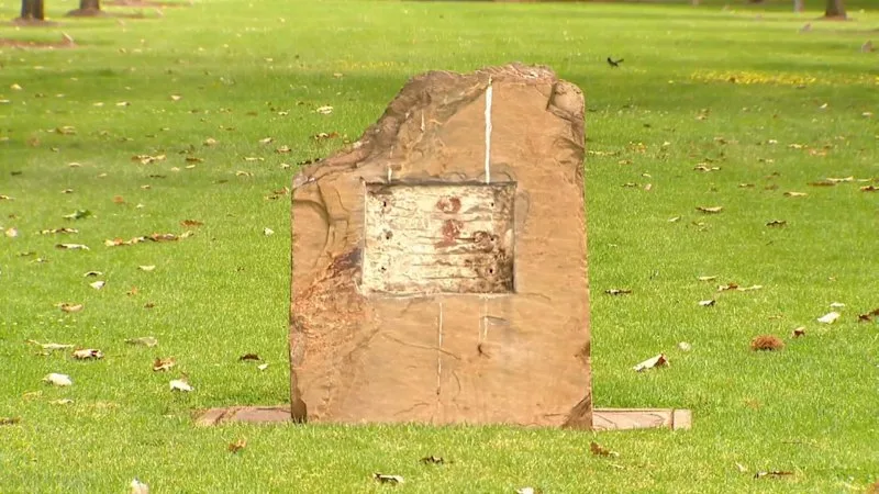 Priceless bronze veteran plaques stolen from Adelaide war memorial
