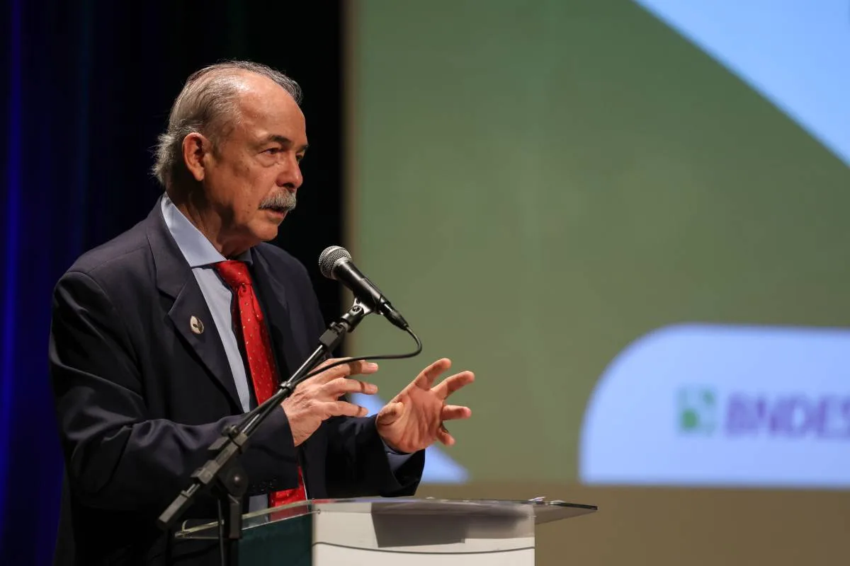 Mercadante rebate Zema, que prometeu privatizar o BNDES e a Petrobras