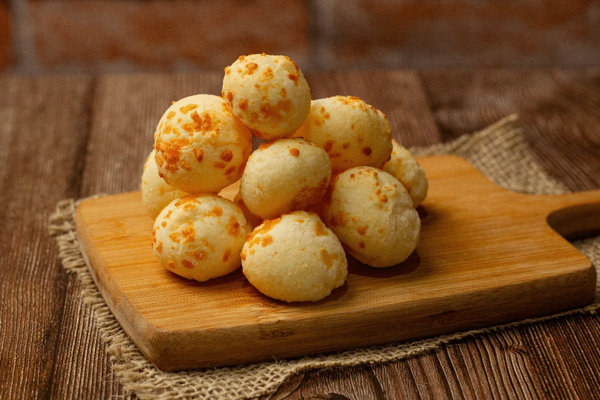 Pão de queijo: 6 receitas fáceis para fazer em casa, do tradicional ao recheado