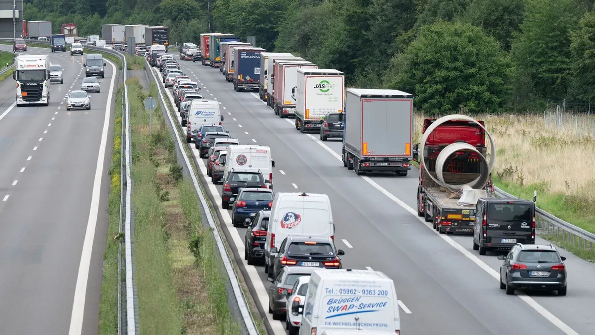 Stauprognose Herbstferien: ADAC erwartet Staus zum Ferienstart in fünf Bundesländern