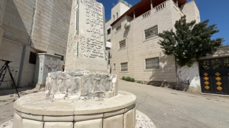 Far-right Israeli MP smashes Palestinian memorial under IDF escort (VIDEOS)