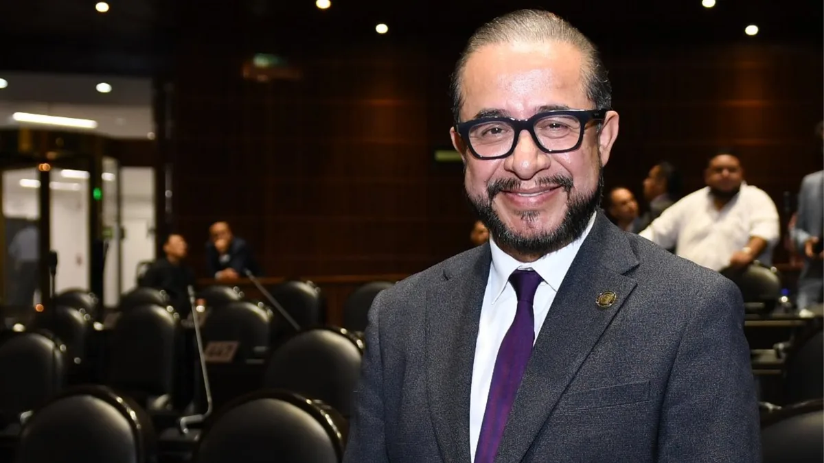 Hugo Eric Flores se deslinda de Morena y asume dirigencia nacional del Partido Paz
