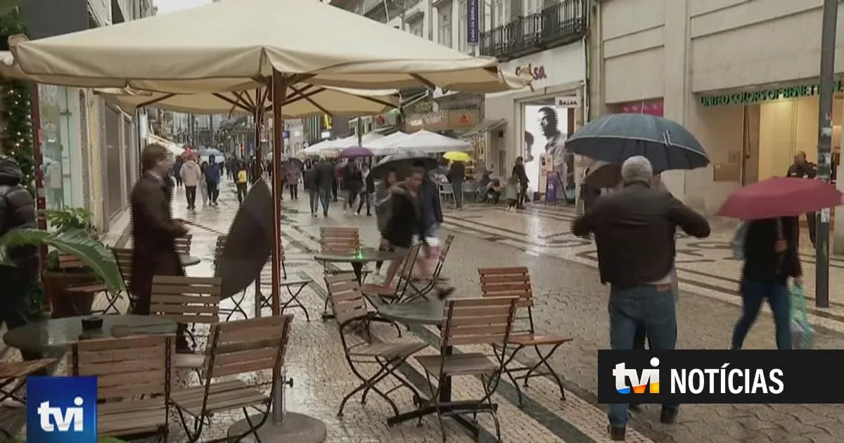 Está na altura de tirar os casacos do armário: vem aí uma semana mais fria e com chuva