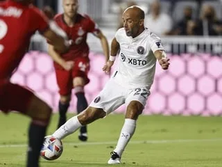 « Il n’a présenté aucune excuse publique » : un entraîneur de MLS limogé après des propos sexistes envers une arbitre