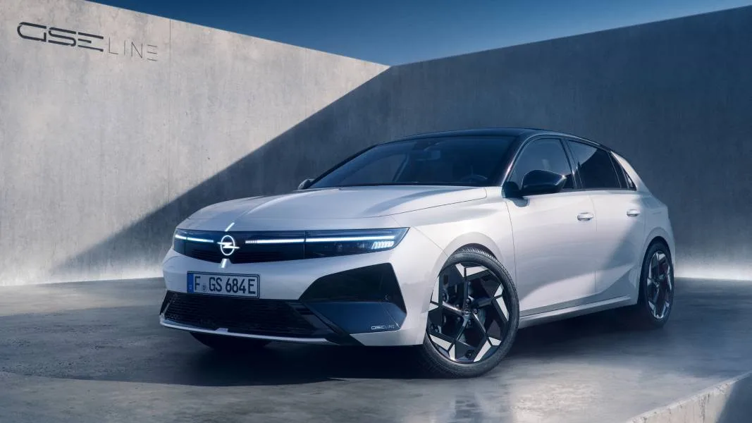 Novo Astra estreia em 2027 com visual futurista e portência 280 cv