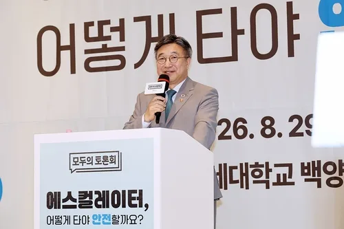 "한 줄이 효율"·"두 줄이 더 빨라"…에스컬레이터 어떻게 탈까