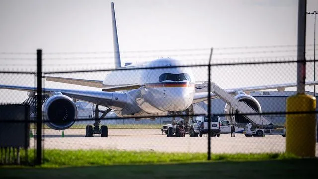 Minister auf Reisen: Schaden am Regierungsflieger: Klingbeil in USA gestrandet