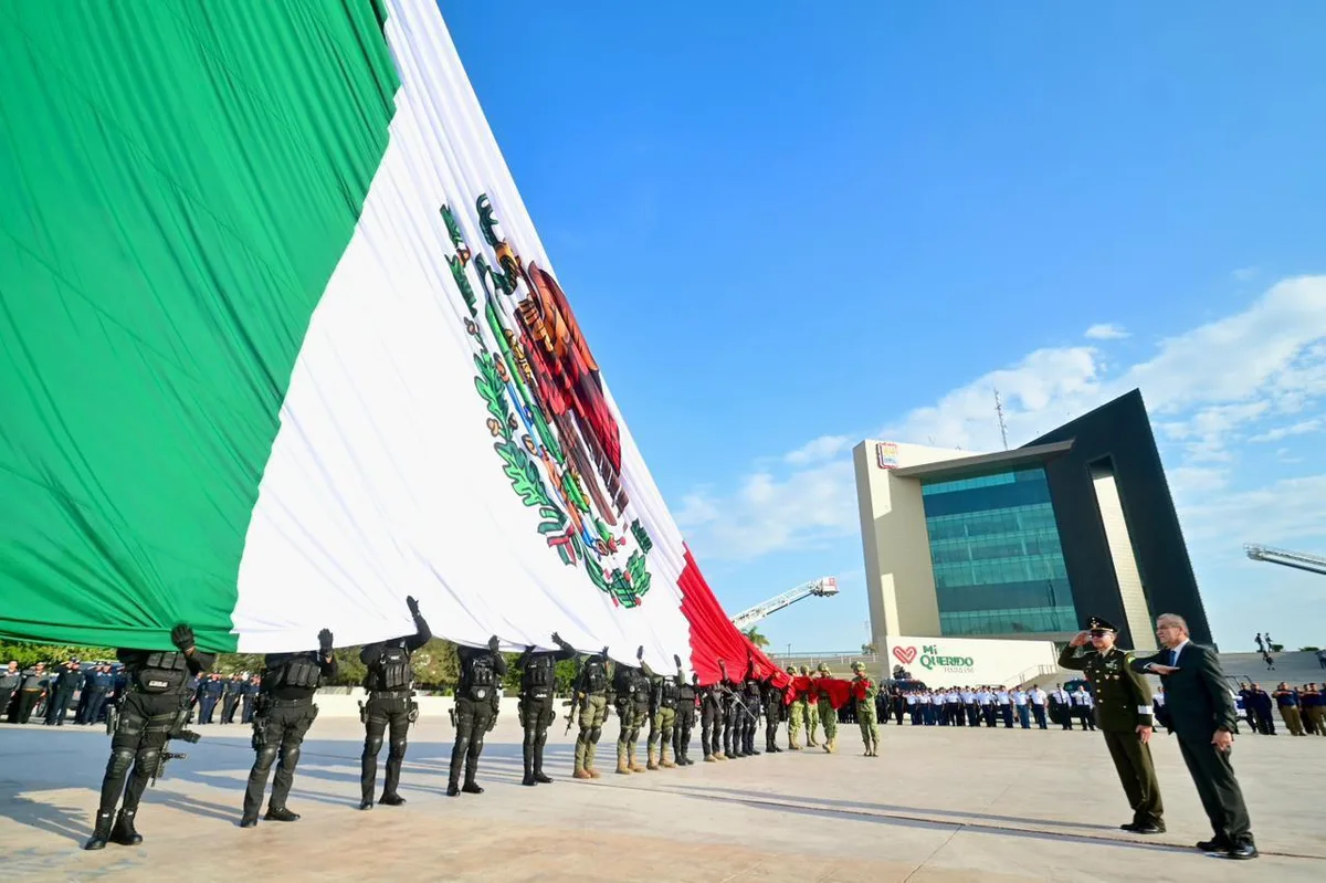 Torreón conmemora 119 años con izamiento de bandera y lectura del Bando Solemne