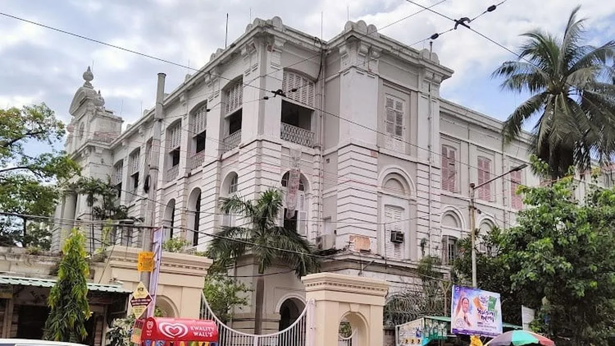 ABVP accuses Left outfits of defacing Vivekananda poster at Presidency University; probe panel formed