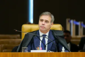 Mendonça nega falhas em sua atuação e pede nova apuração contra Alexandre