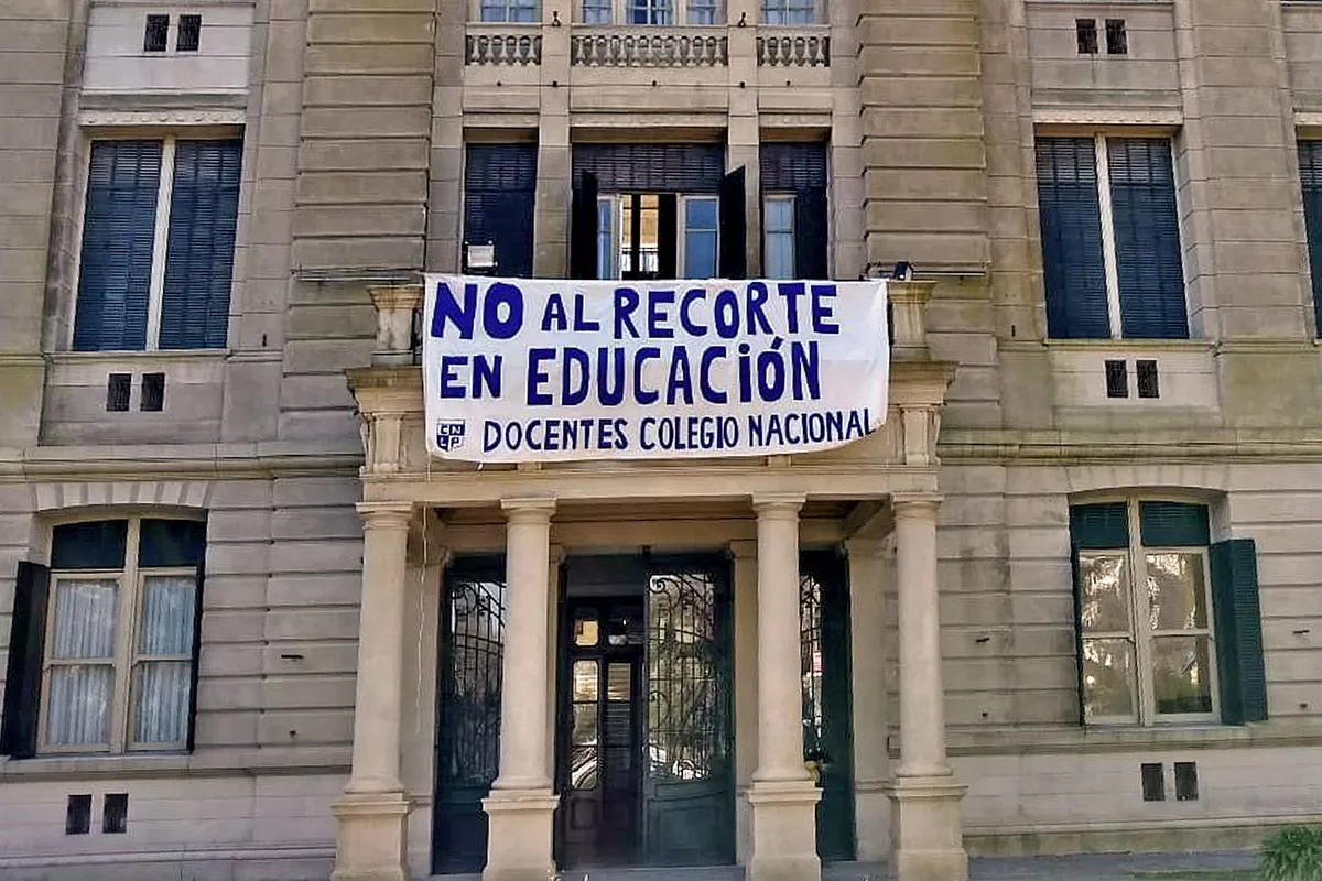 Conflicto universitario: en La Plata, los estudiantes de las secundarias que dependen de la UNLP perdieron 38 días de clase